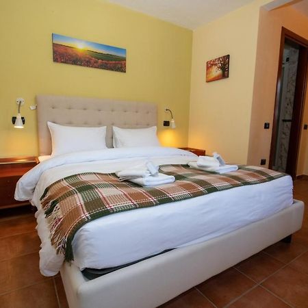 Villa Rina Deluxe And Cottage Porto Ceresio Exterior foto